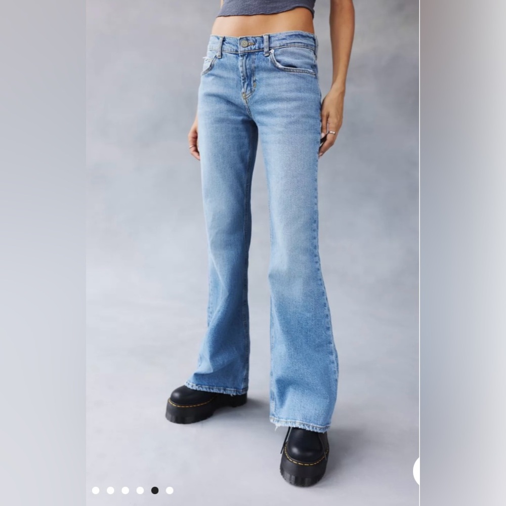 ☀️Boho BDG Low-Rise Flare Jeans- No longer avaible in stores❣️☀️